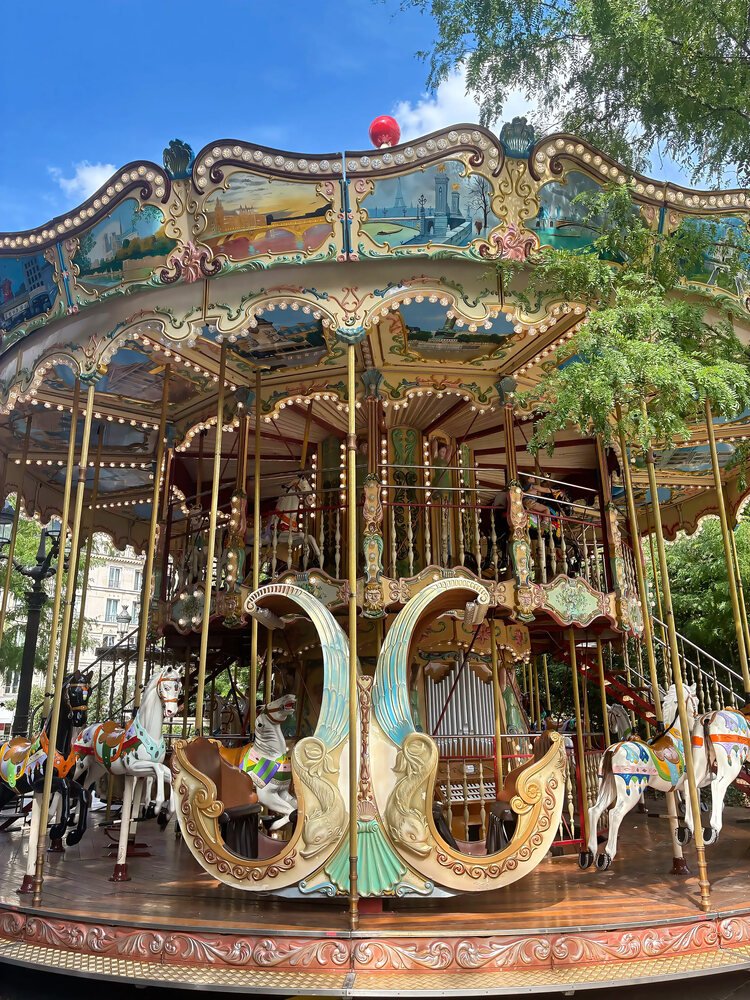 Carrousel parisien traditionnel