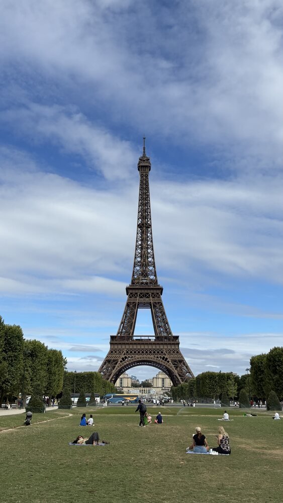 La Tour Eiffel depuis le Champ-de-Mars