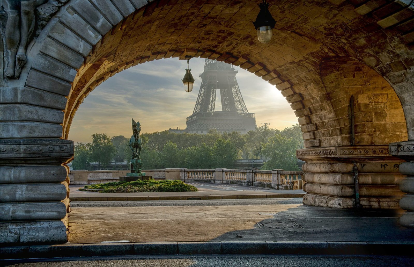 La Tour Eiffel vue depuis le pont de Bir-Hakeim — Paris