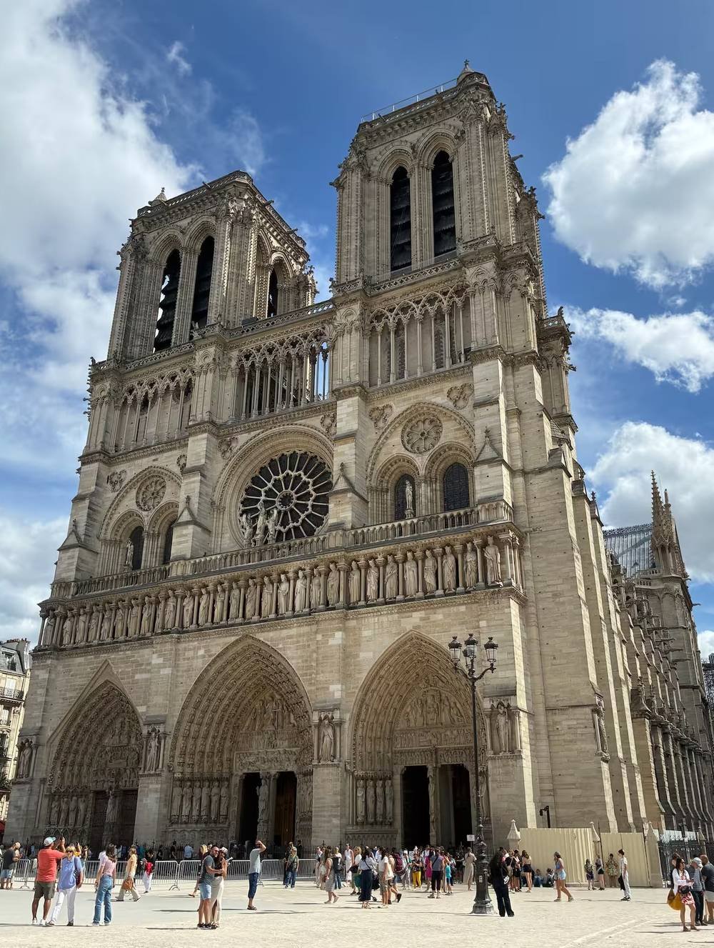 La façade et les tours de Notre-Dame