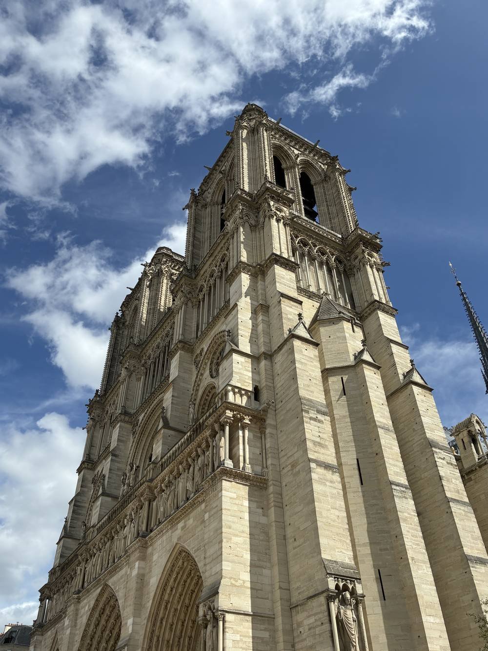 Les tours de Notre-Dame et la Galerie des Rois